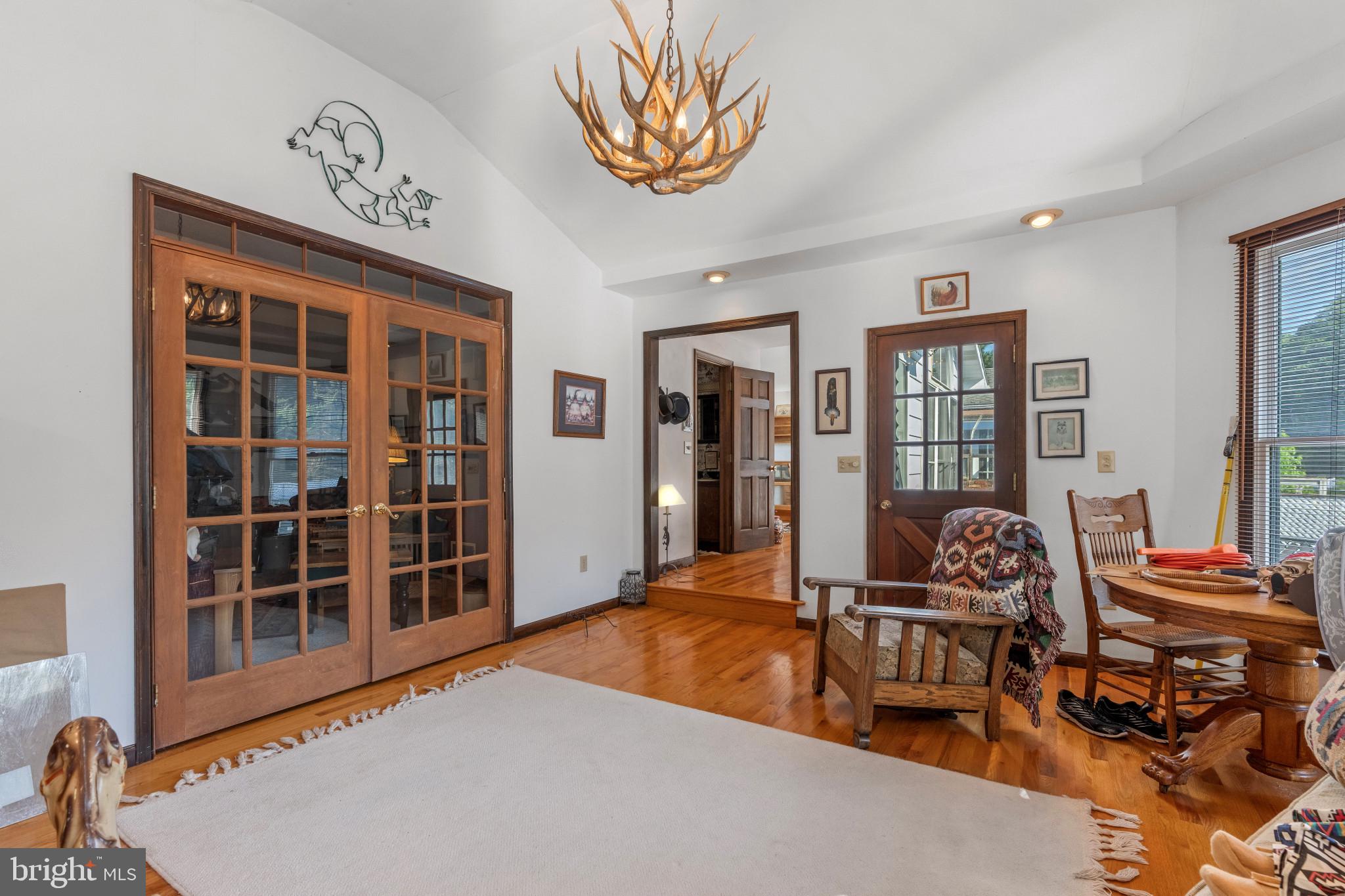 HICKORY DALE ACRES - Residential