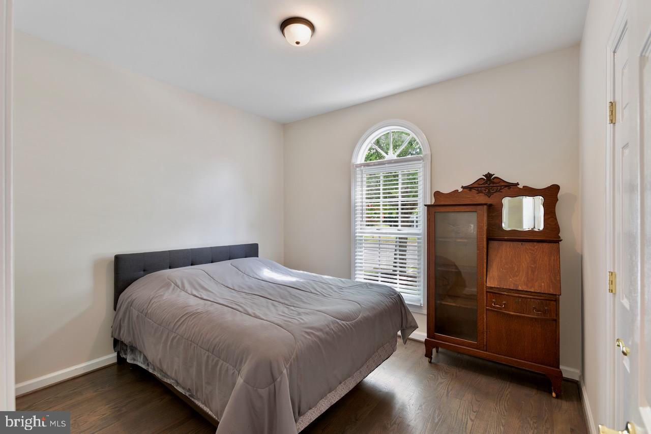 ASHBURN VILLAGE - Residential