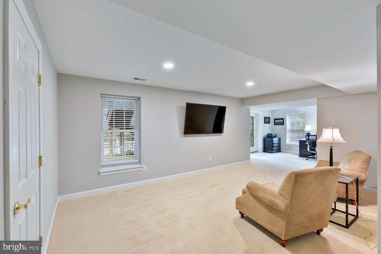 ASHBURN VILLAGE - Residential