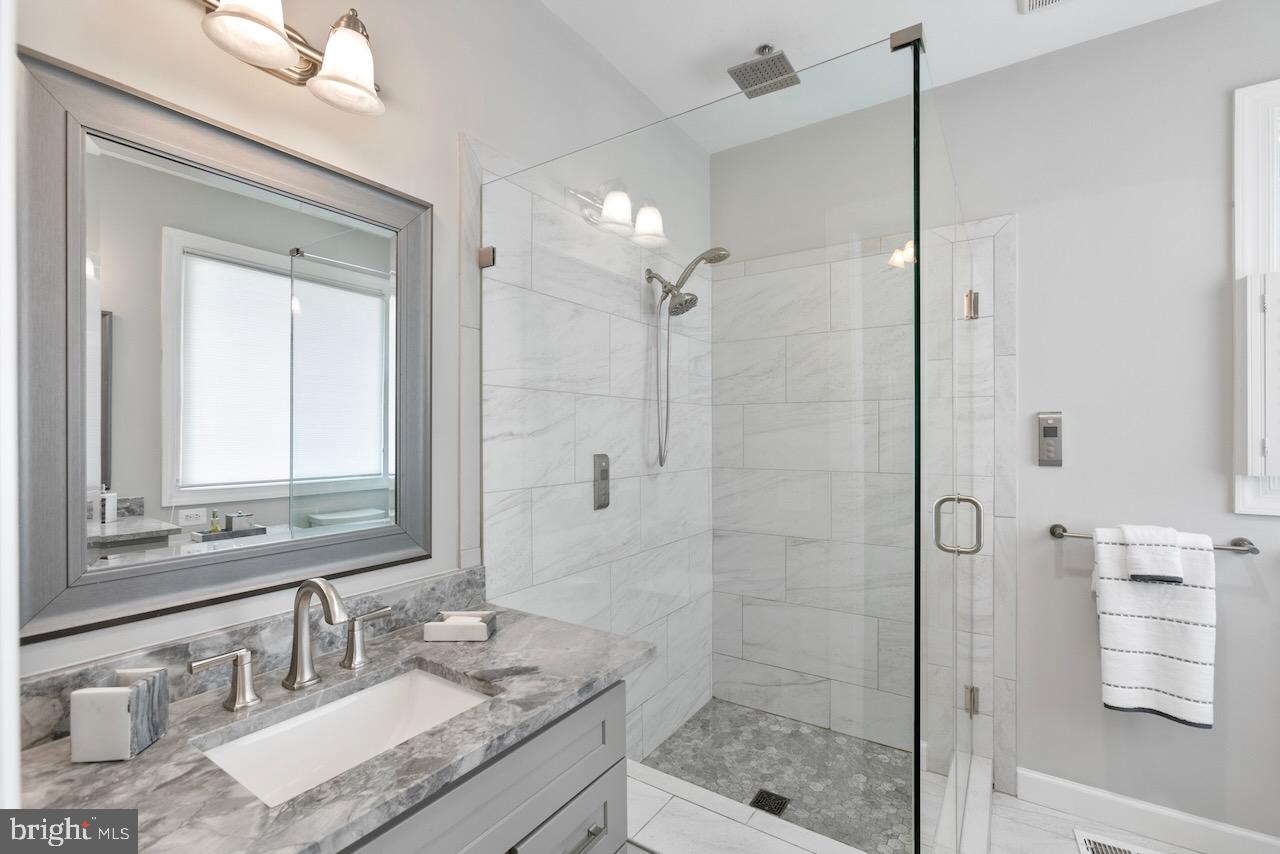 ASHBURN VILLAGE - Residential