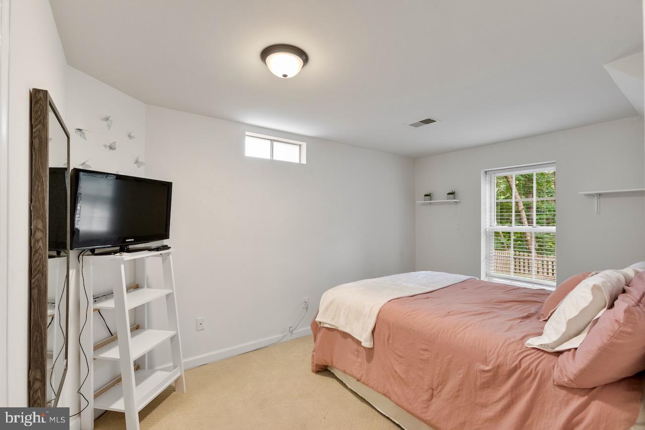 ASHBURN VILLAGE - Residential