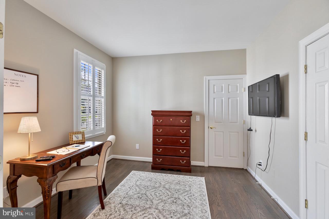 ASHBURN VILLAGE - Residential