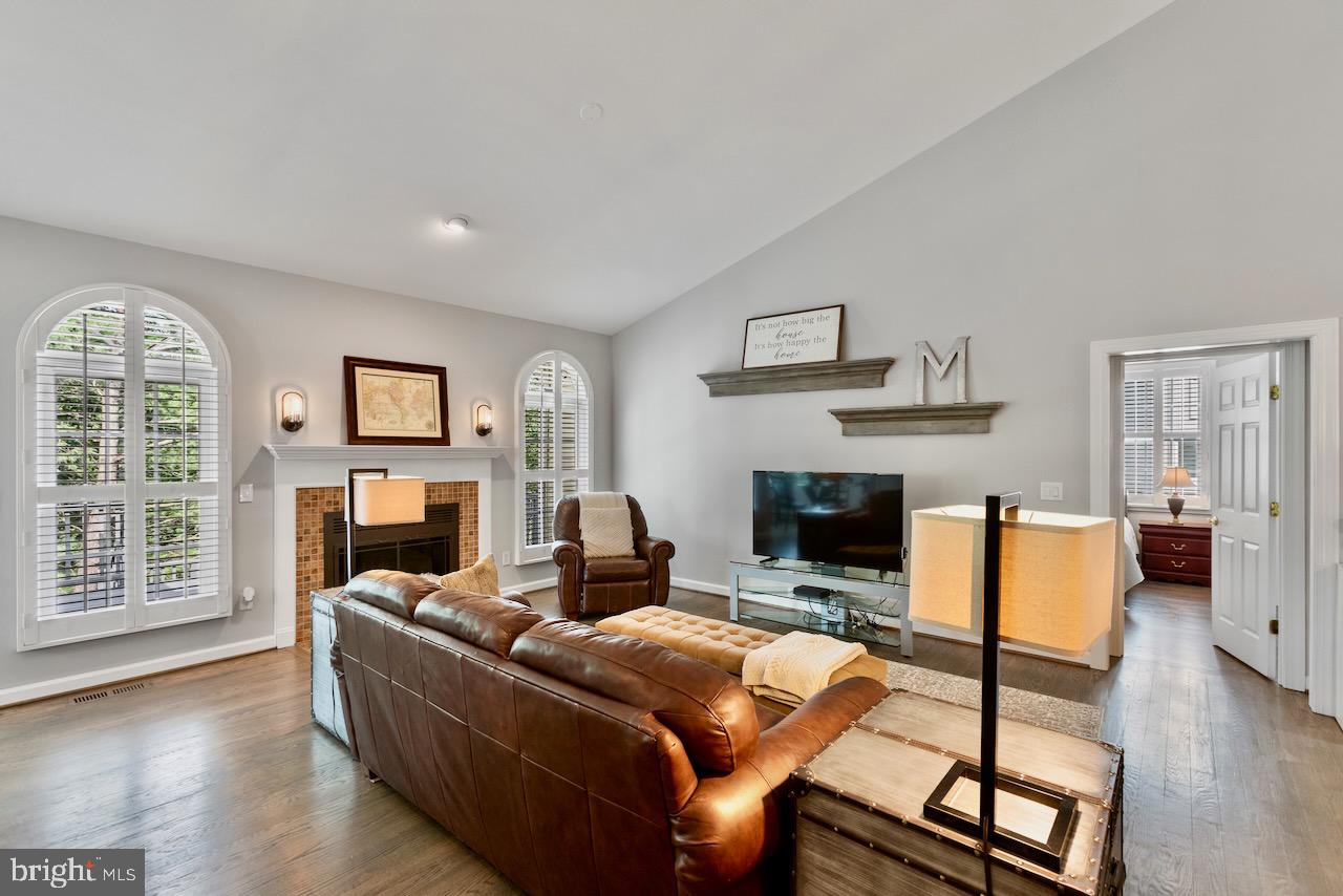 ASHBURN VILLAGE - Residential