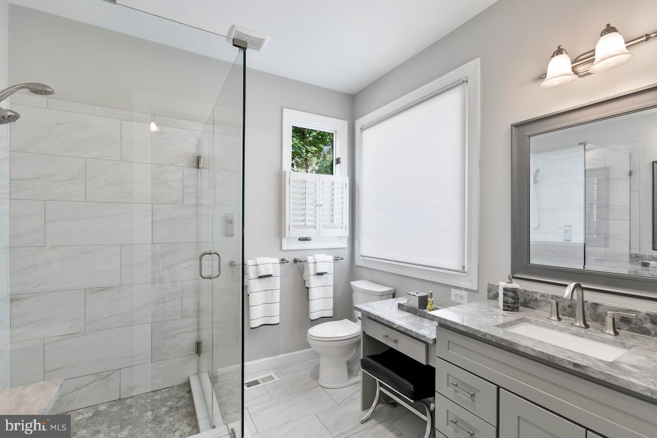 ASHBURN VILLAGE - Residential