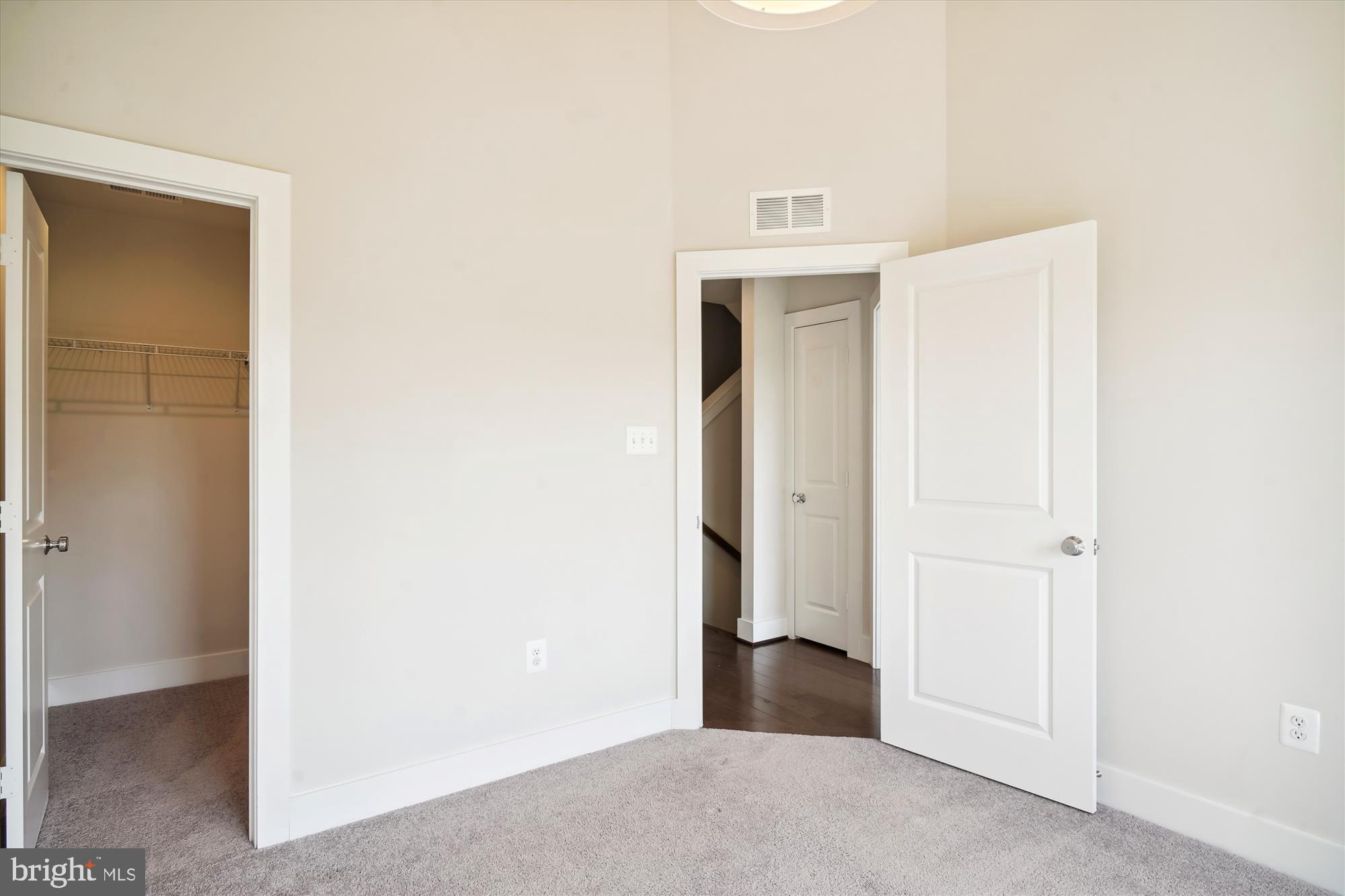 SENECA FOREST - Residential Lease