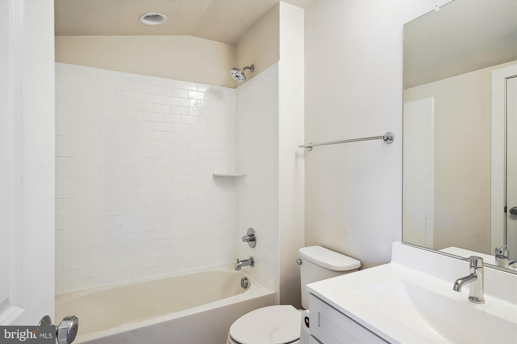 SENECA FOREST - Residential Lease