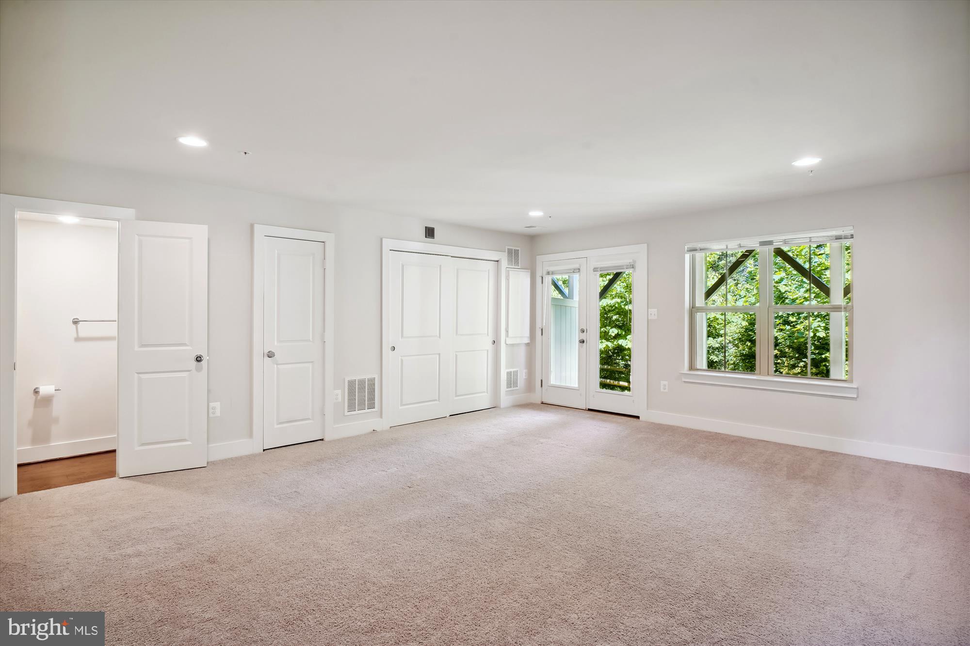 SENECA FOREST - Residential Lease