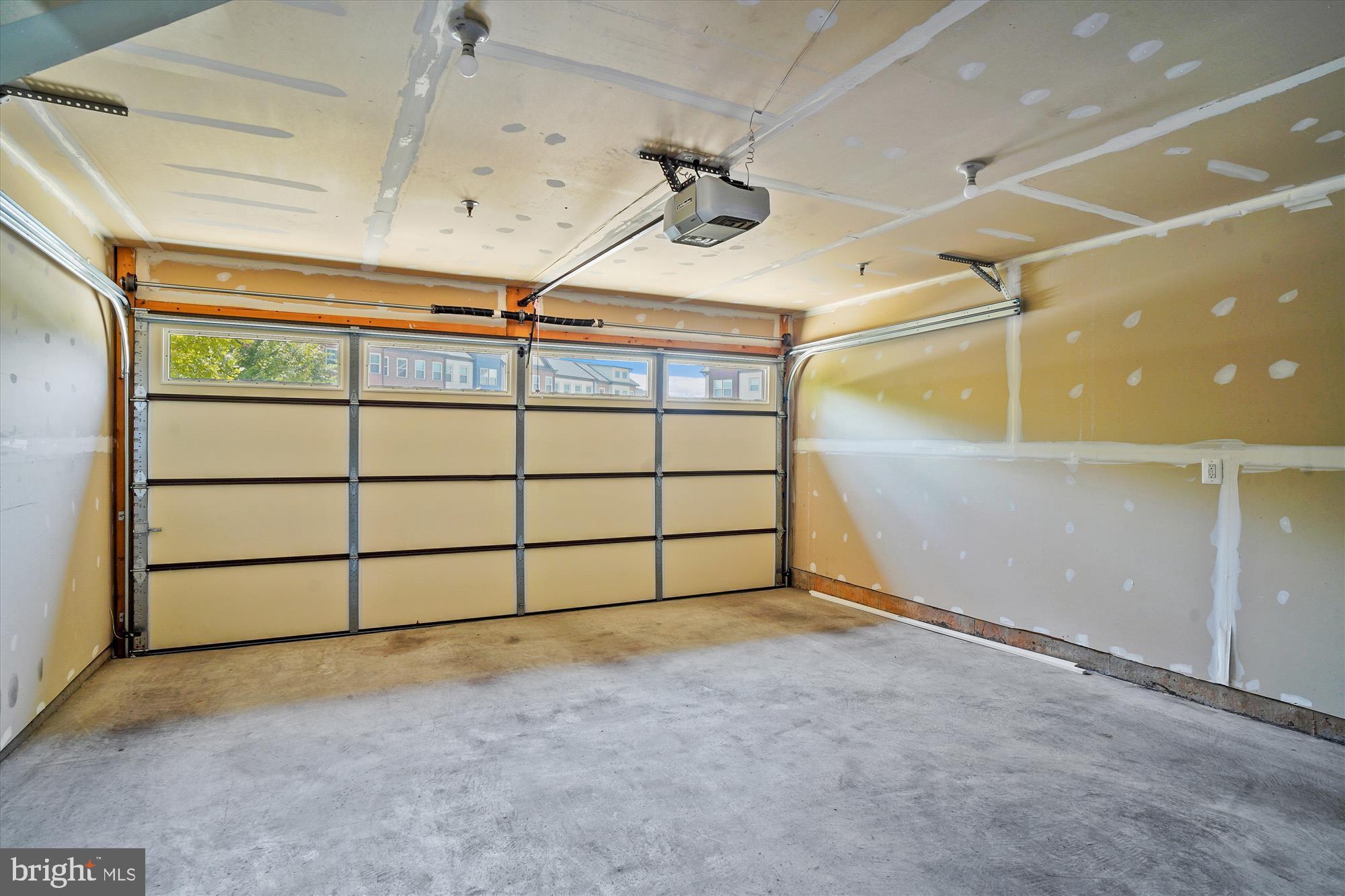 SENECA FOREST - Residential Lease