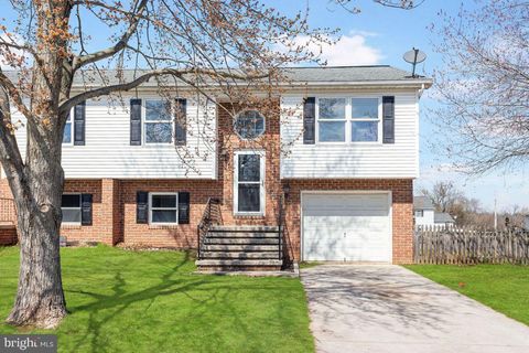 Photo of 28 Town Circle, ABBOTTSTOWN, PA 17301 (MLS # PAAD2022504)
