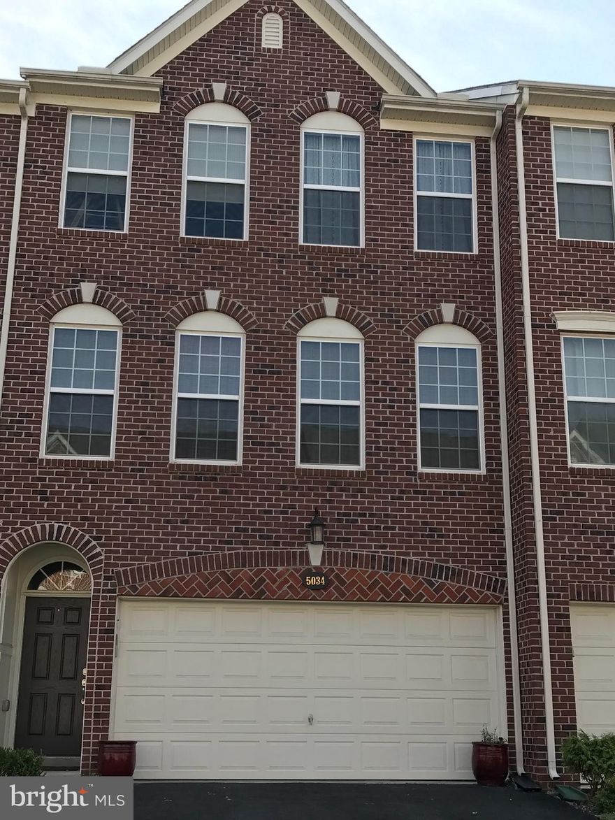 Welcome home! Over 3500 sq of luxury! 2 garage, gourmet kitchen w/ granite counters, deck off the kitchen, 9ft ceilings with a bump out. Vaulted ceiling in master bedroom, sitting room, and both shower and tub! Community has pool, gym and community center! Too much to list, come see this luxury townhouse!