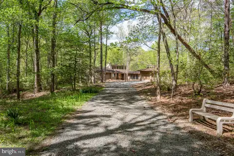 7322 Lackawanna Drive, Springfield, VA MLS: VAFX2332230