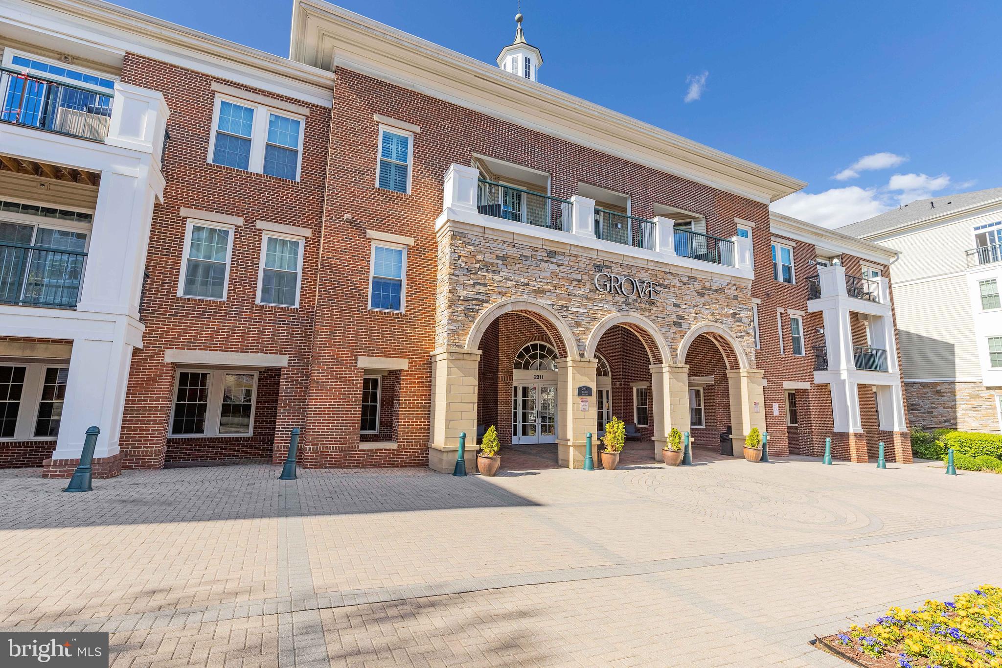 THE GROVE AT ARLINGTON - Residential Lease