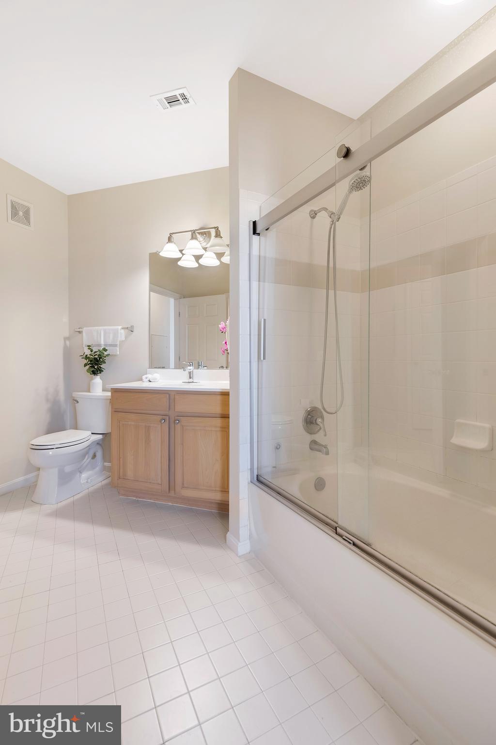 THE GROVE AT ARLINGTON - Residential Lease