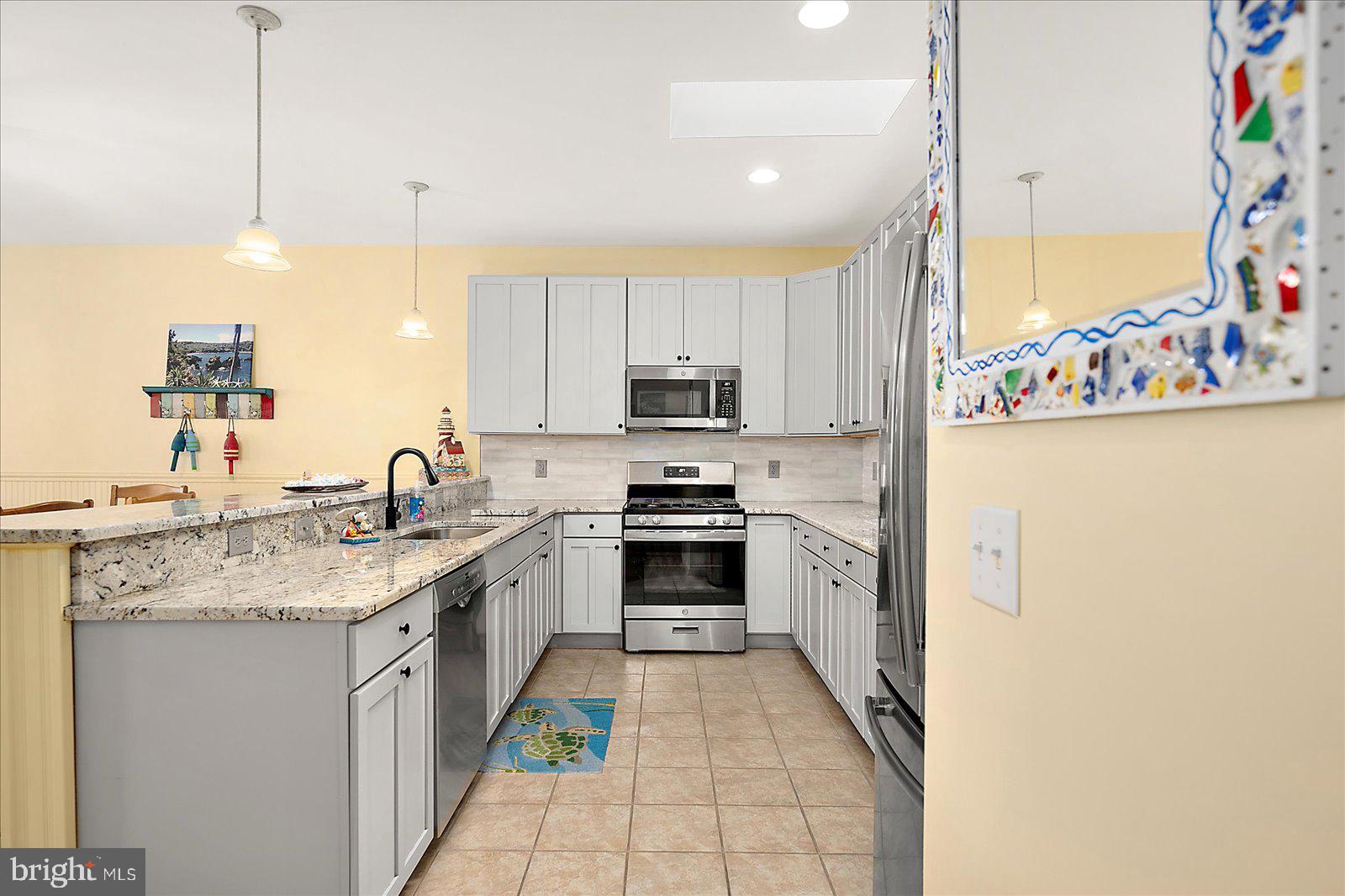 BAYVILLE SHORES - Residential