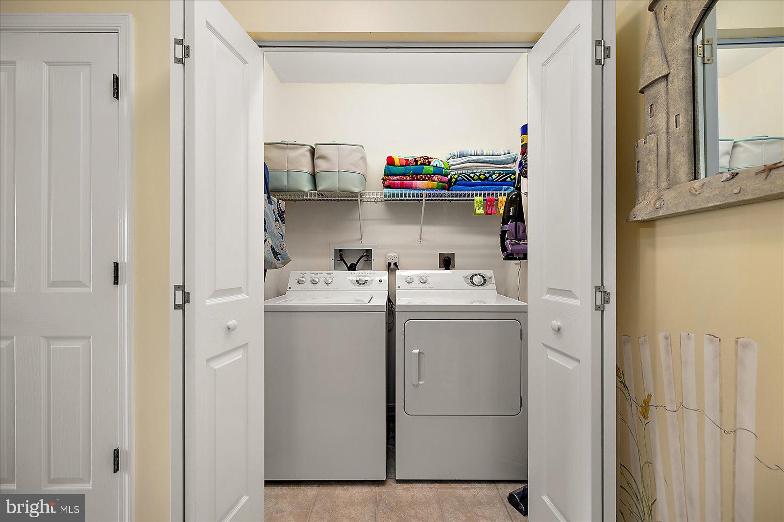 BAYVILLE SHORES - Residential