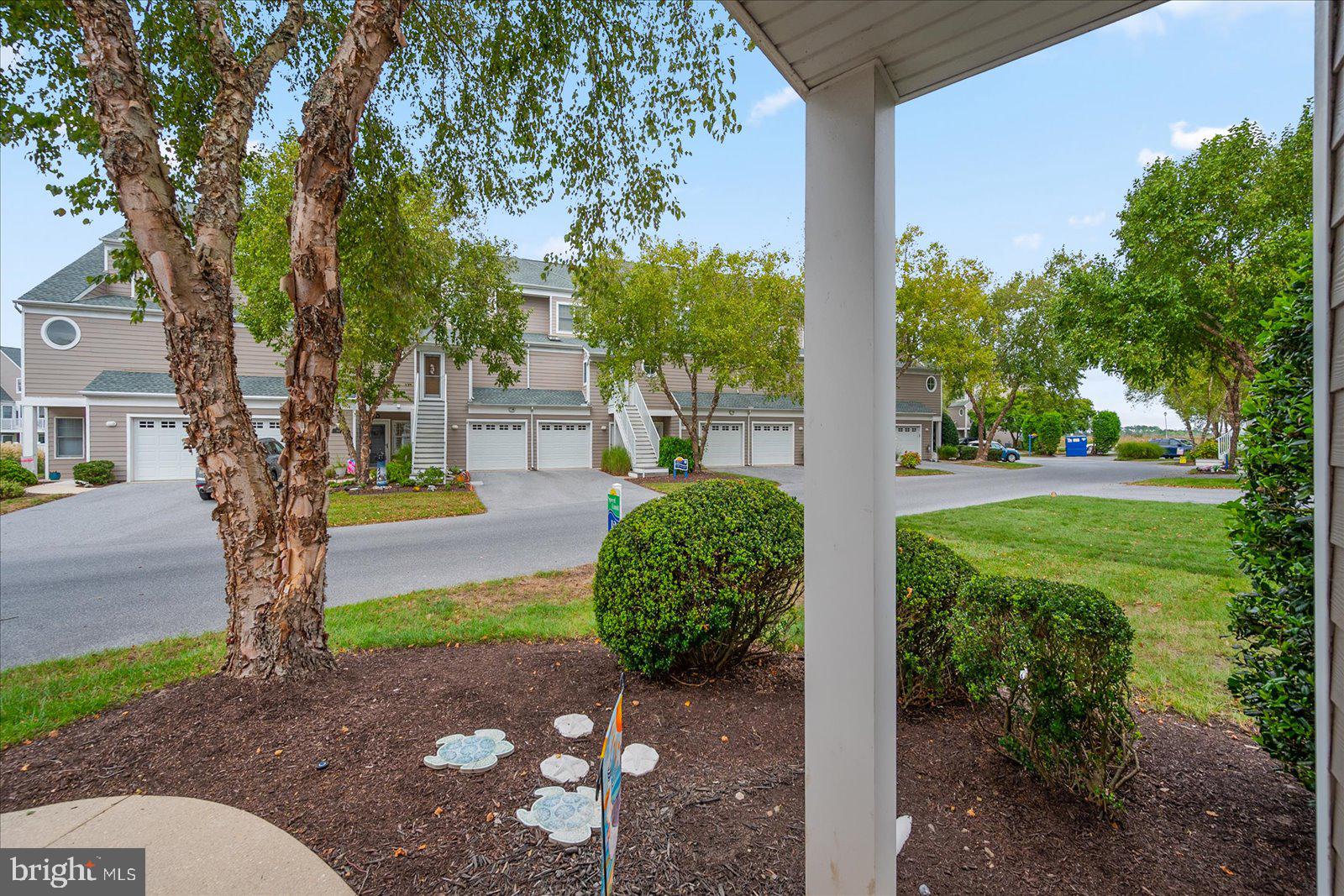 BAYVILLE SHORES - Residential