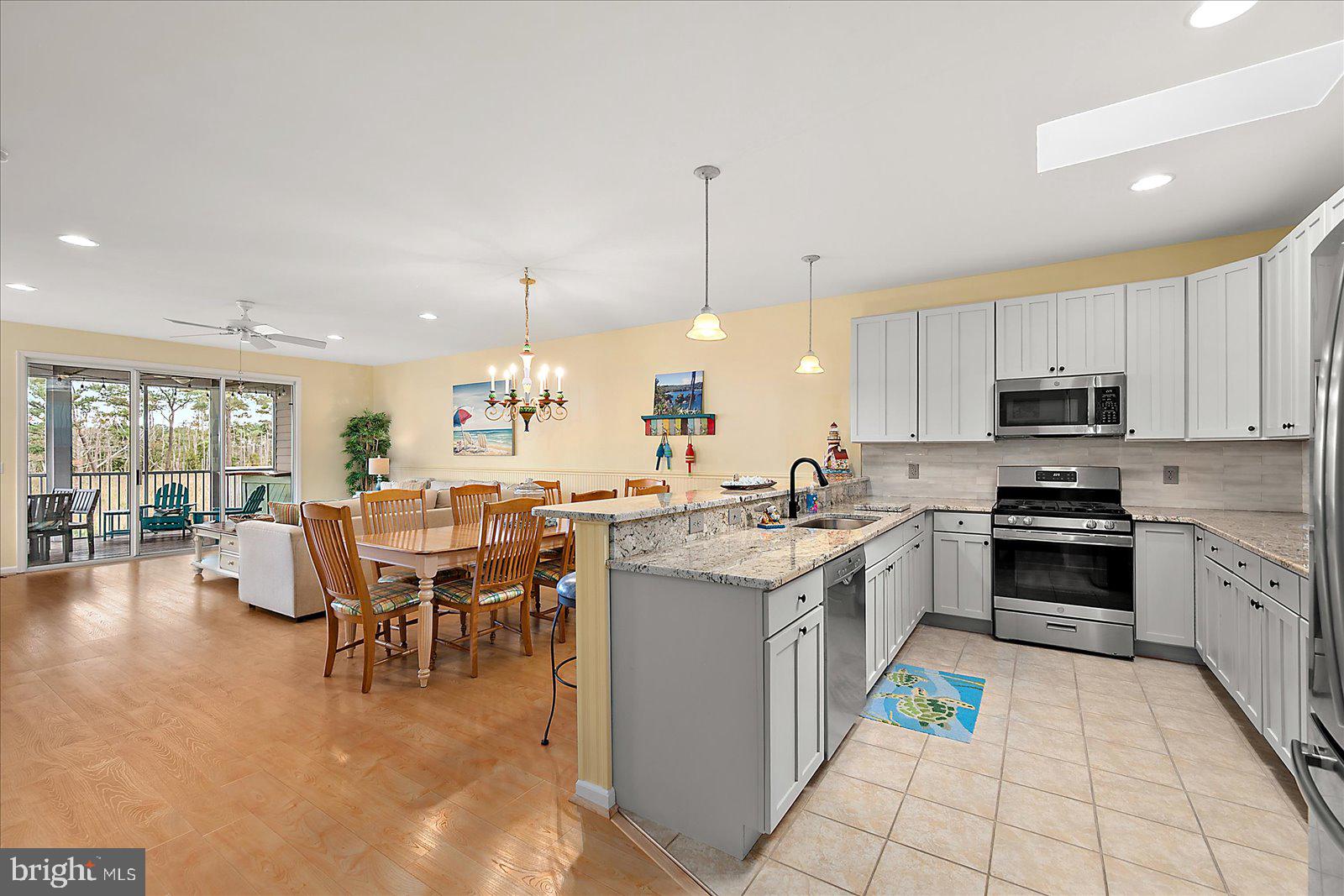 BAYVILLE SHORES - Residential