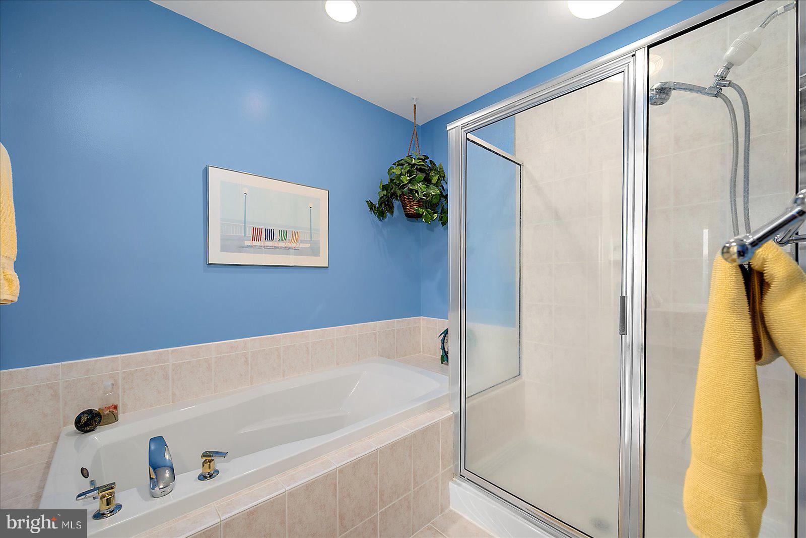 BAYVILLE SHORES - Residential