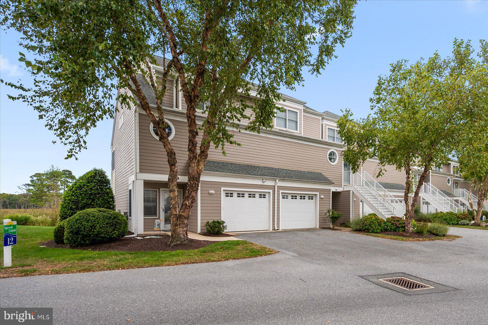 BAYVILLE SHORES - Residential