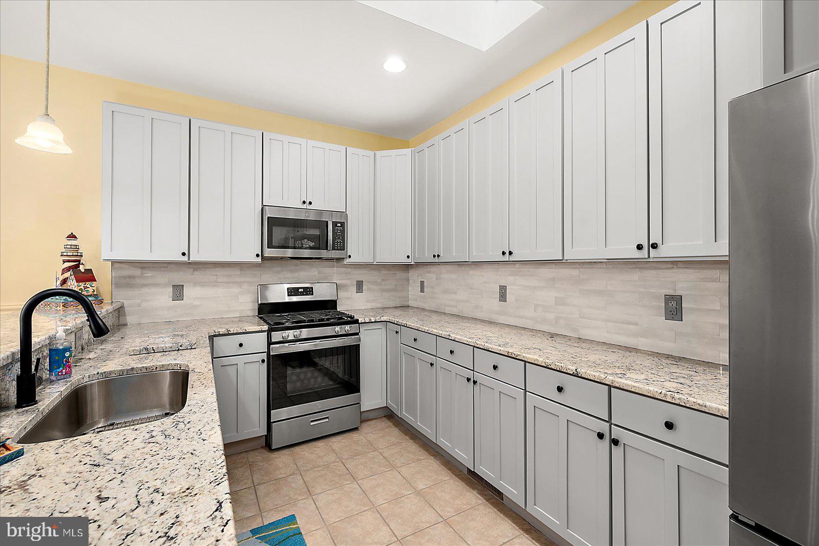 BAYVILLE SHORES - Residential