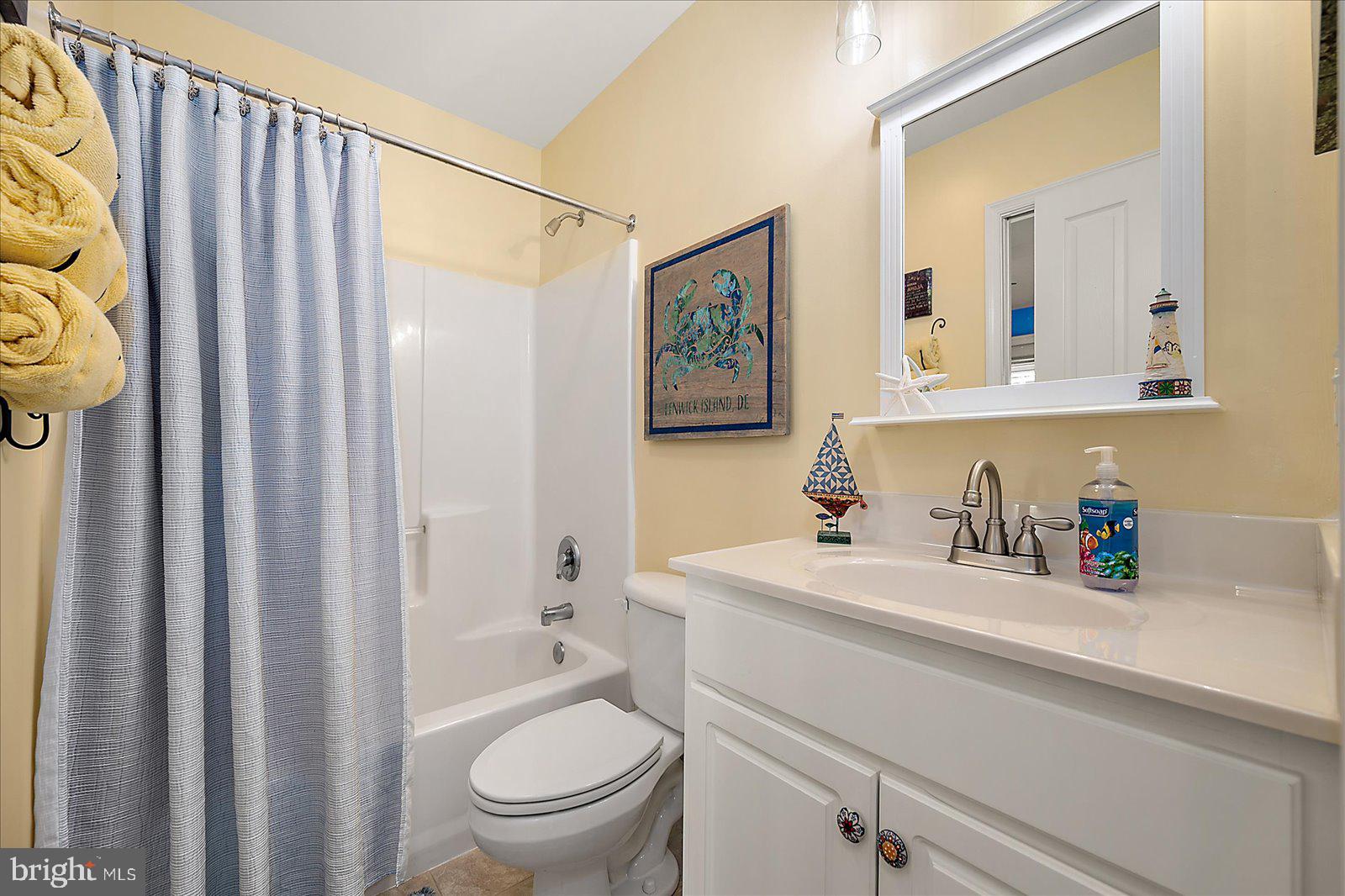 BAYVILLE SHORES - Residential