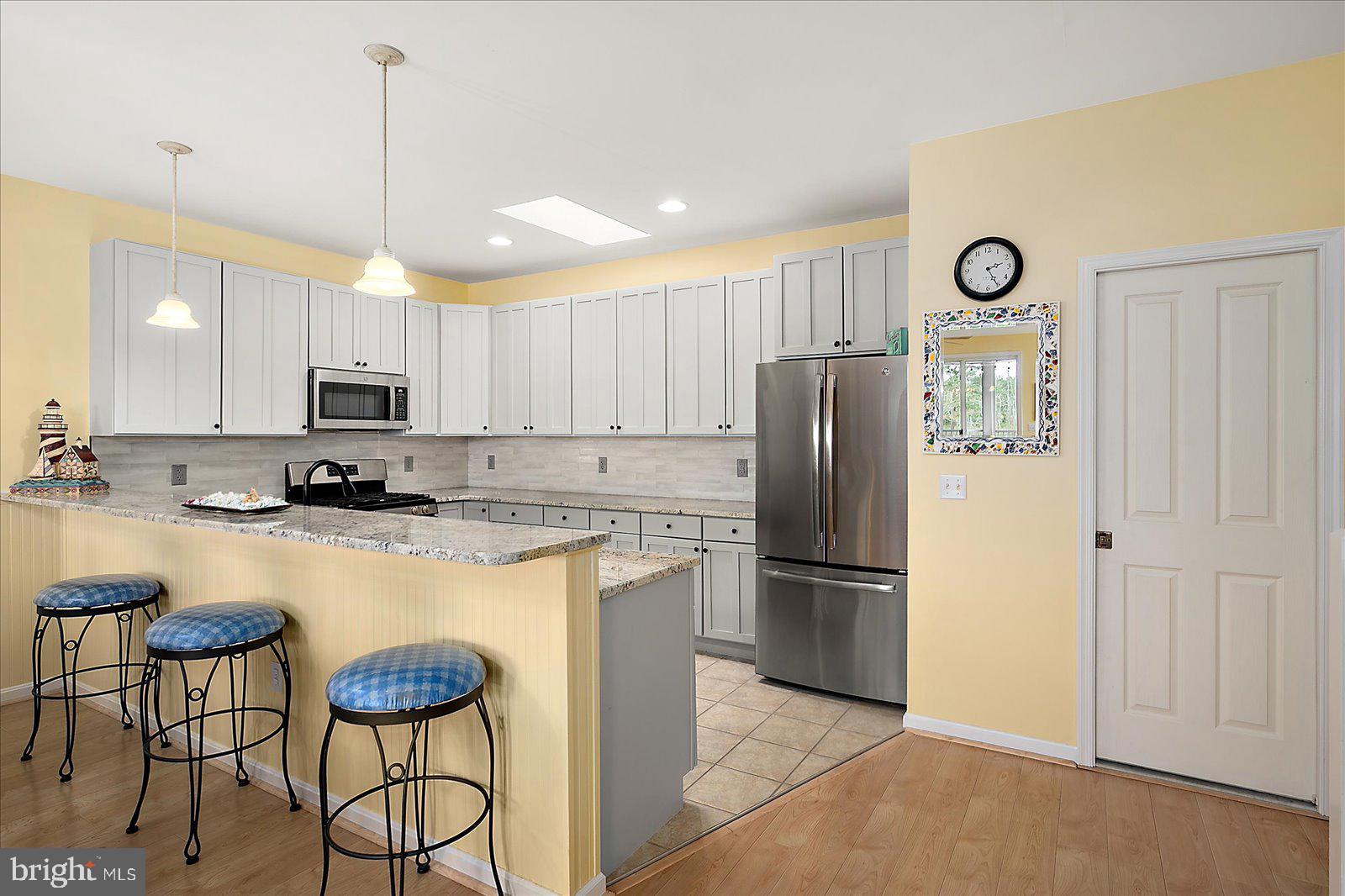 BAYVILLE SHORES - Residential