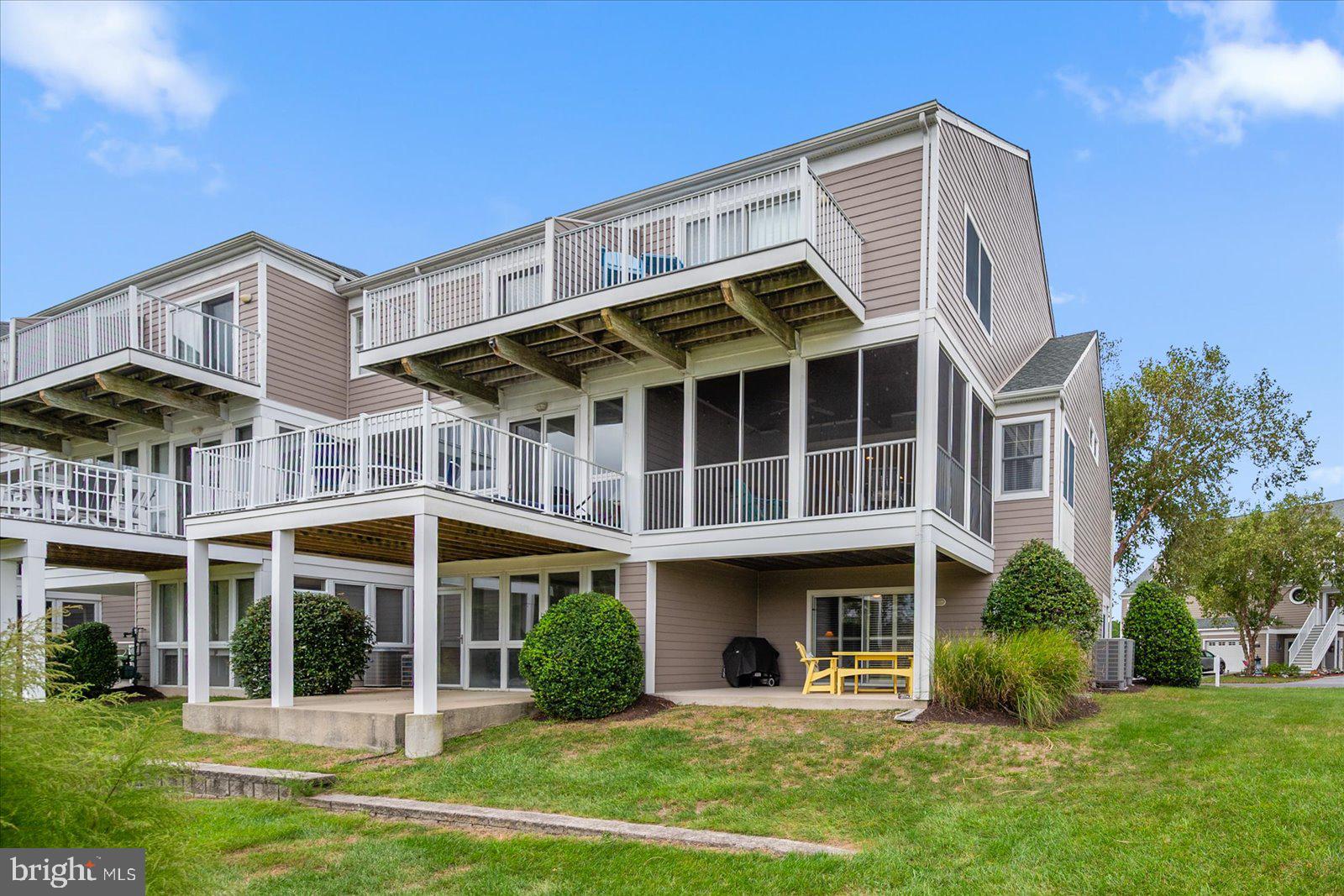 BAYVILLE SHORES - Residential