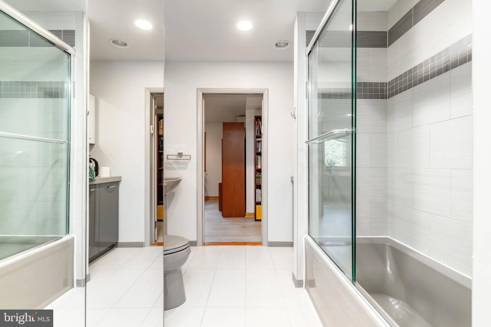 Villanova, Pennsylvania 19085, United States, 3 Bedrooms Bedrooms, ,4 BathroomsBathrooms,Residential,Active,157014