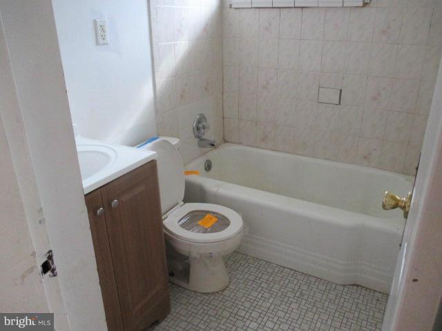 LANDOVER KNOLLS - Residential