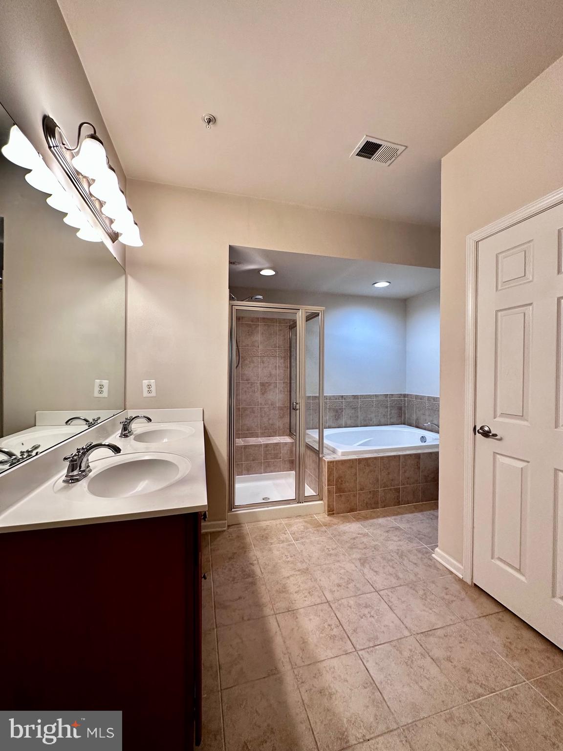 HALL STATION CONDO - Residential Lease