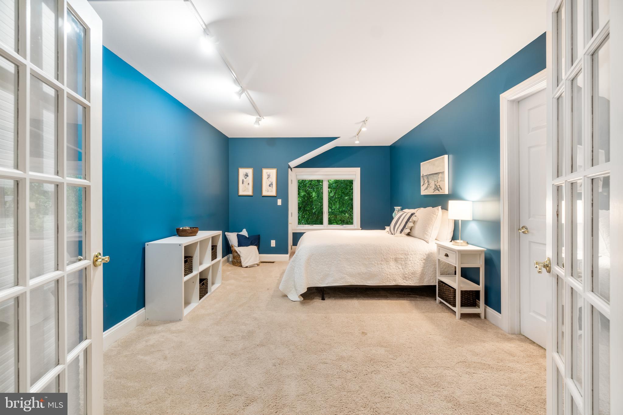 WEST RIVER - Residential