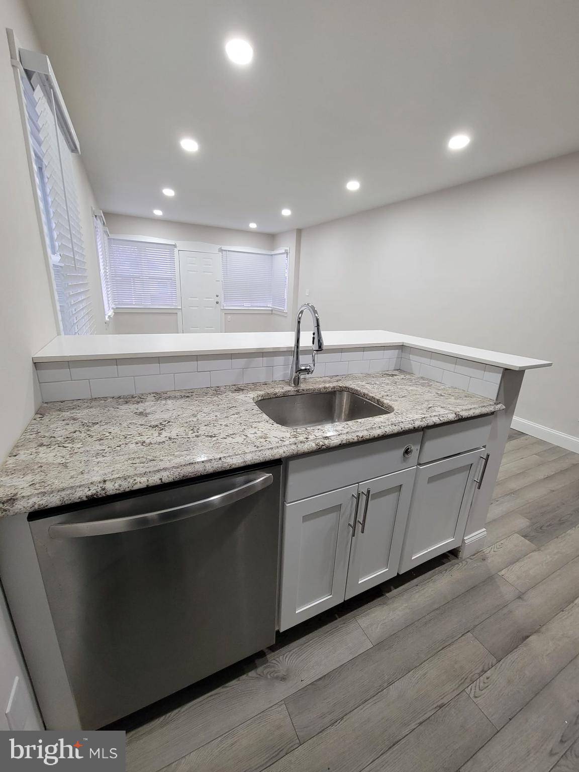 300 W KINGS HIGHWAY APT A