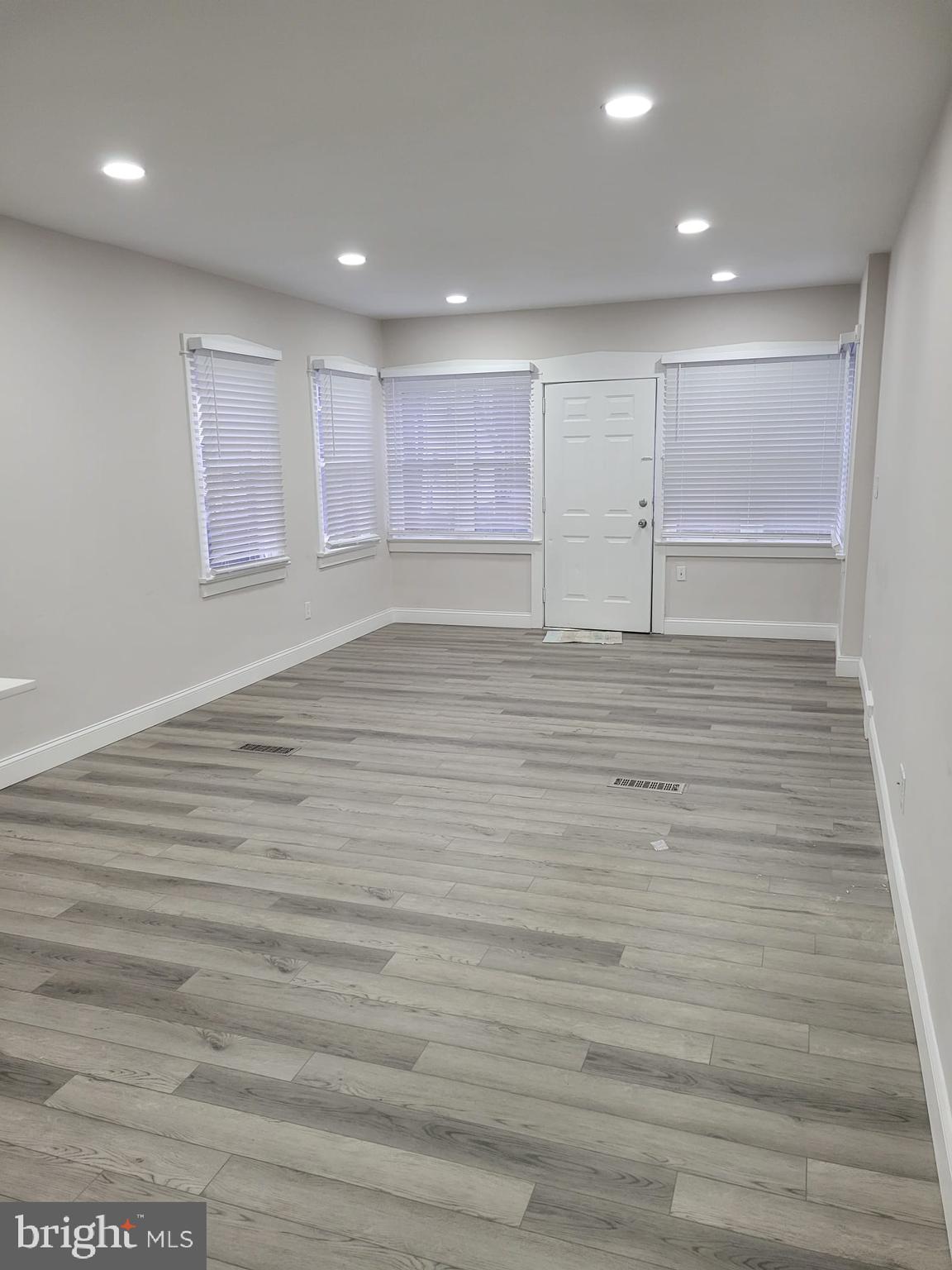 300 W KINGS HIGHWAY APT A