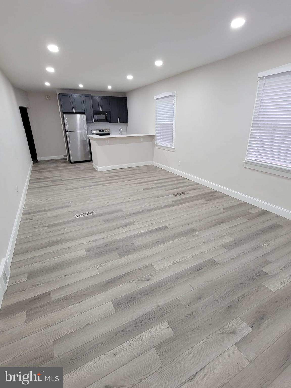 300 W KINGS HIGHWAY APT A