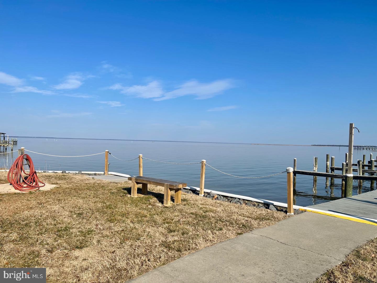 STRATFORD HARBOUR - Land