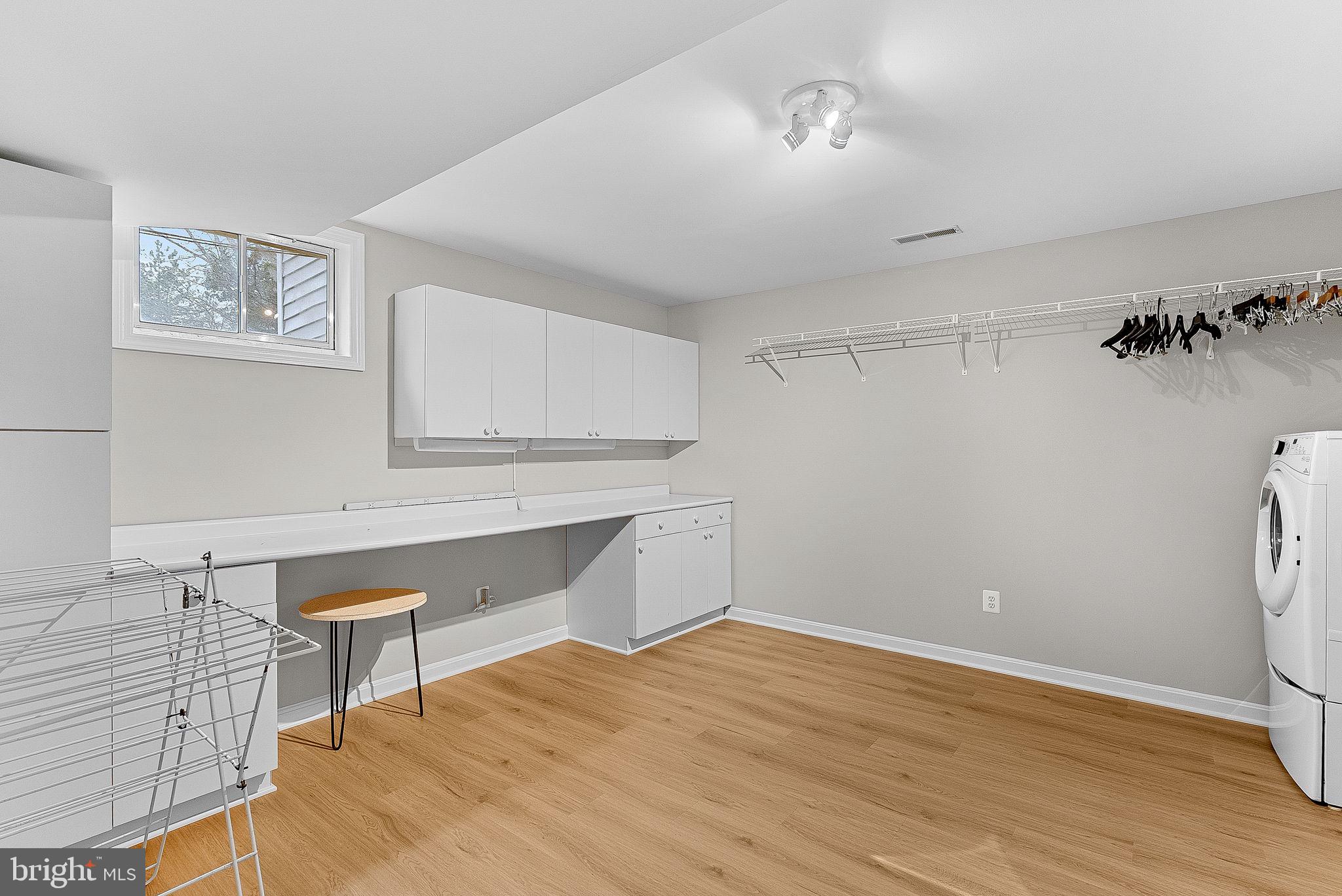 BROADLANDS - Residential