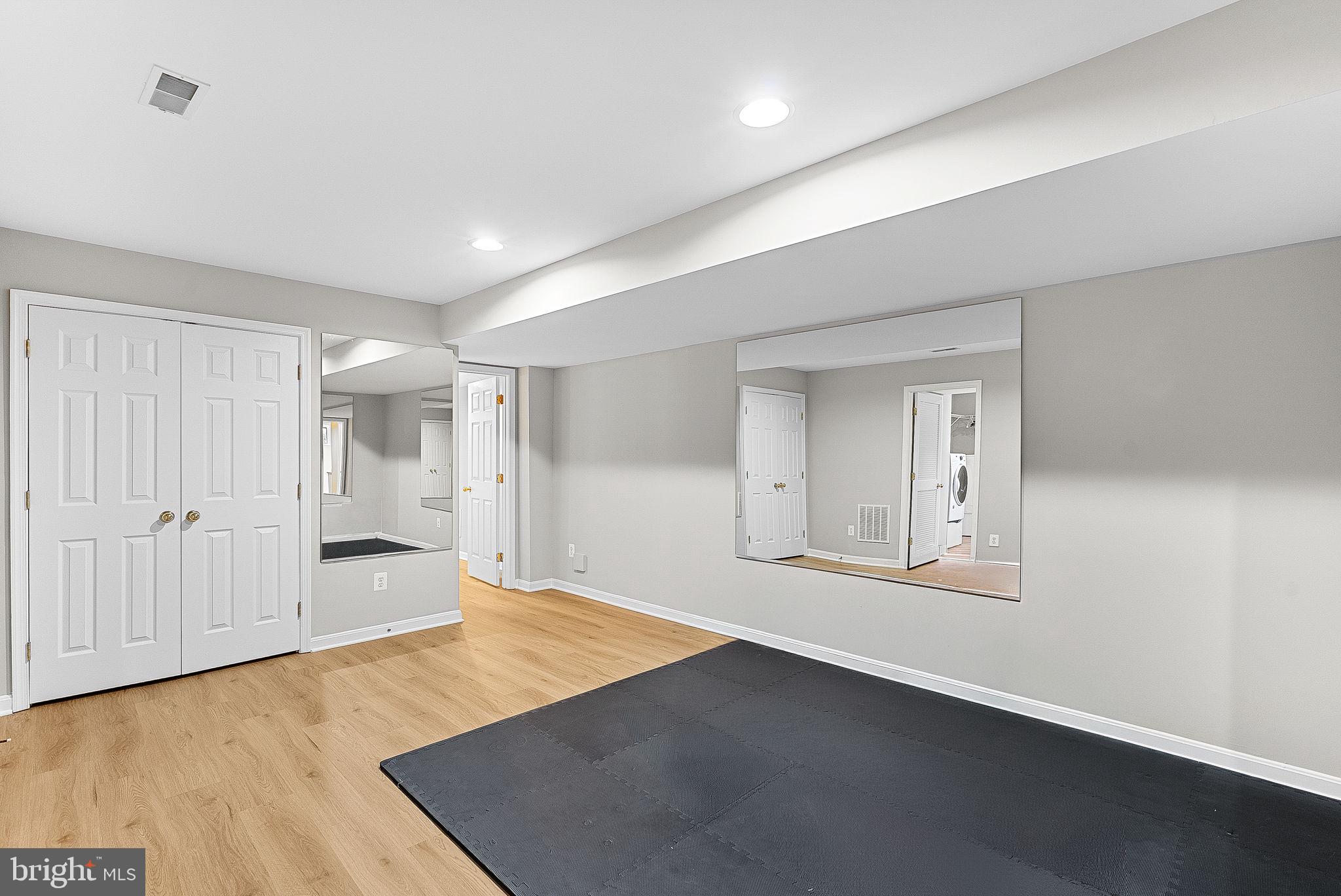 BROADLANDS - Residential