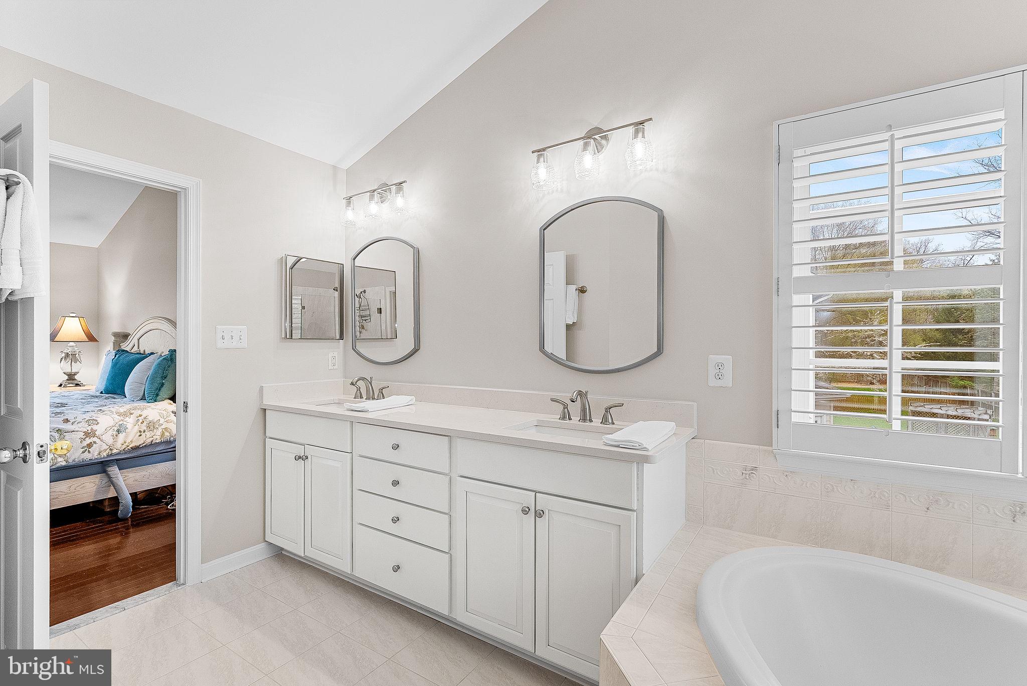 BROADLANDS - Residential