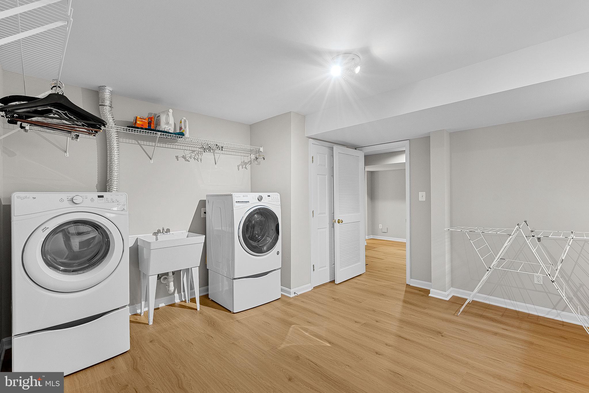 BROADLANDS - Residential