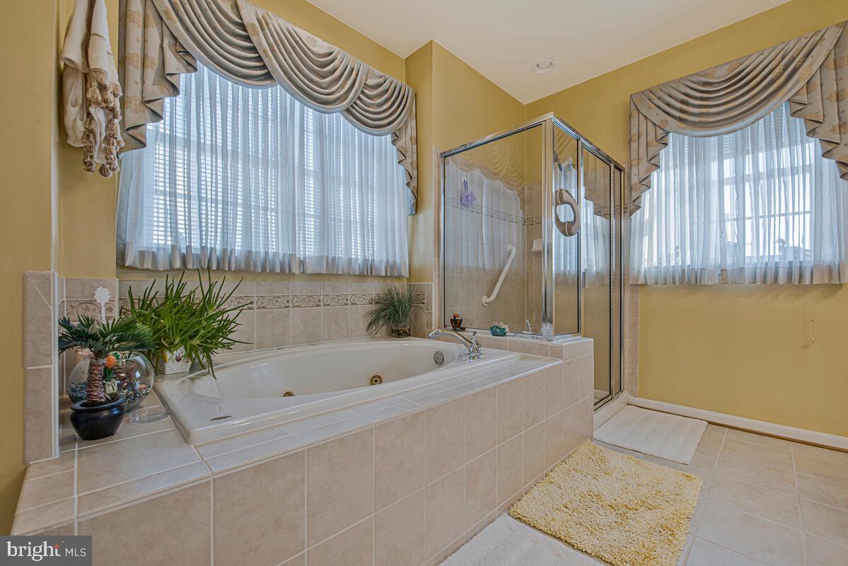 GATHERINGS AT LYNDWOOD - Residential