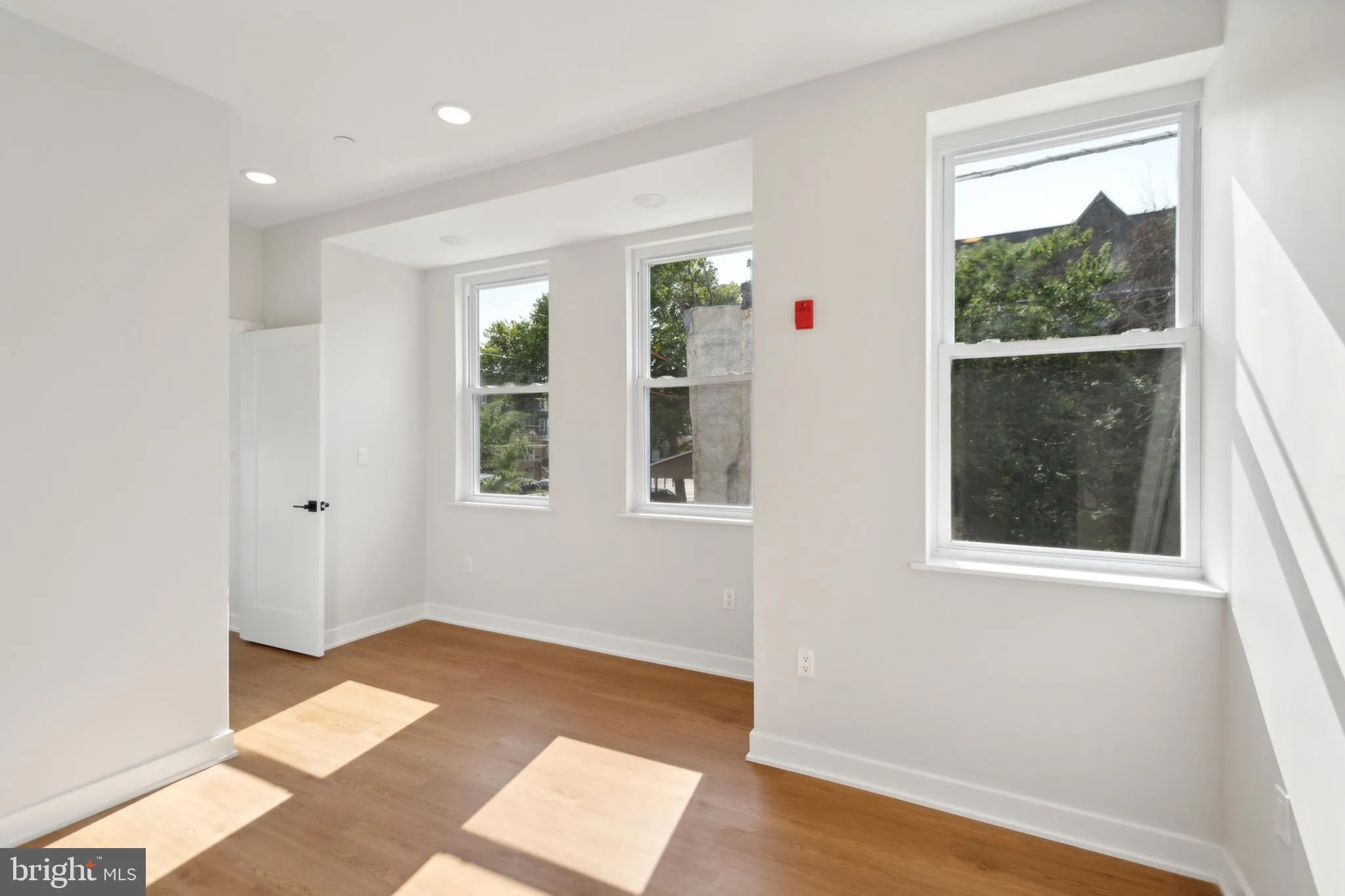 Philadelphia, Pennsylvania 19104, United States, 1 Bedroom Bedrooms, ,1 BathroomBathrooms,Residential,Pending,27263