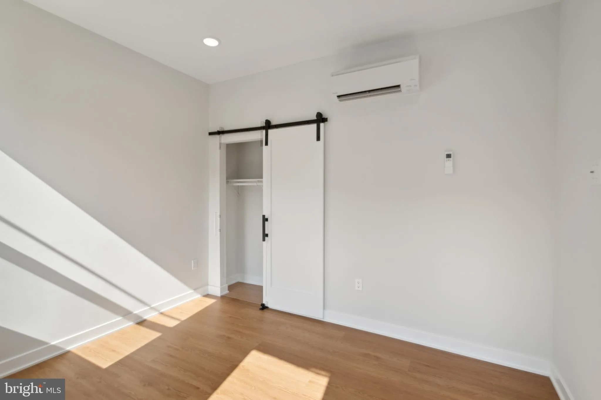 Philadelphia, Pennsylvania 19104, United States, 1 Bedroom Bedrooms, ,1 BathroomBathrooms,Residential,Pending,27263
