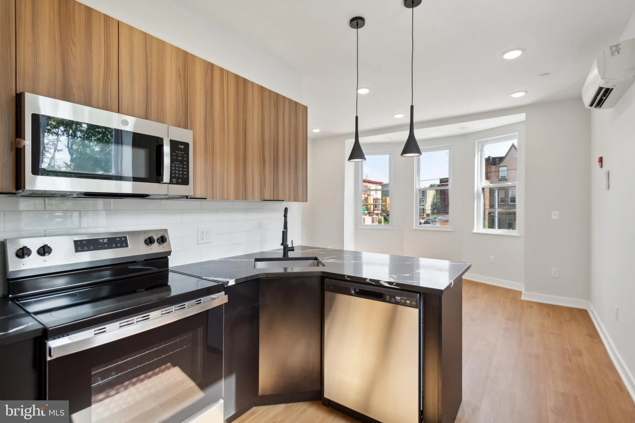 Philadelphia, Pennsylvania 19104, United States, 1 Bedroom Bedrooms, ,1 BathroomBathrooms,Residential,Pending,27263
