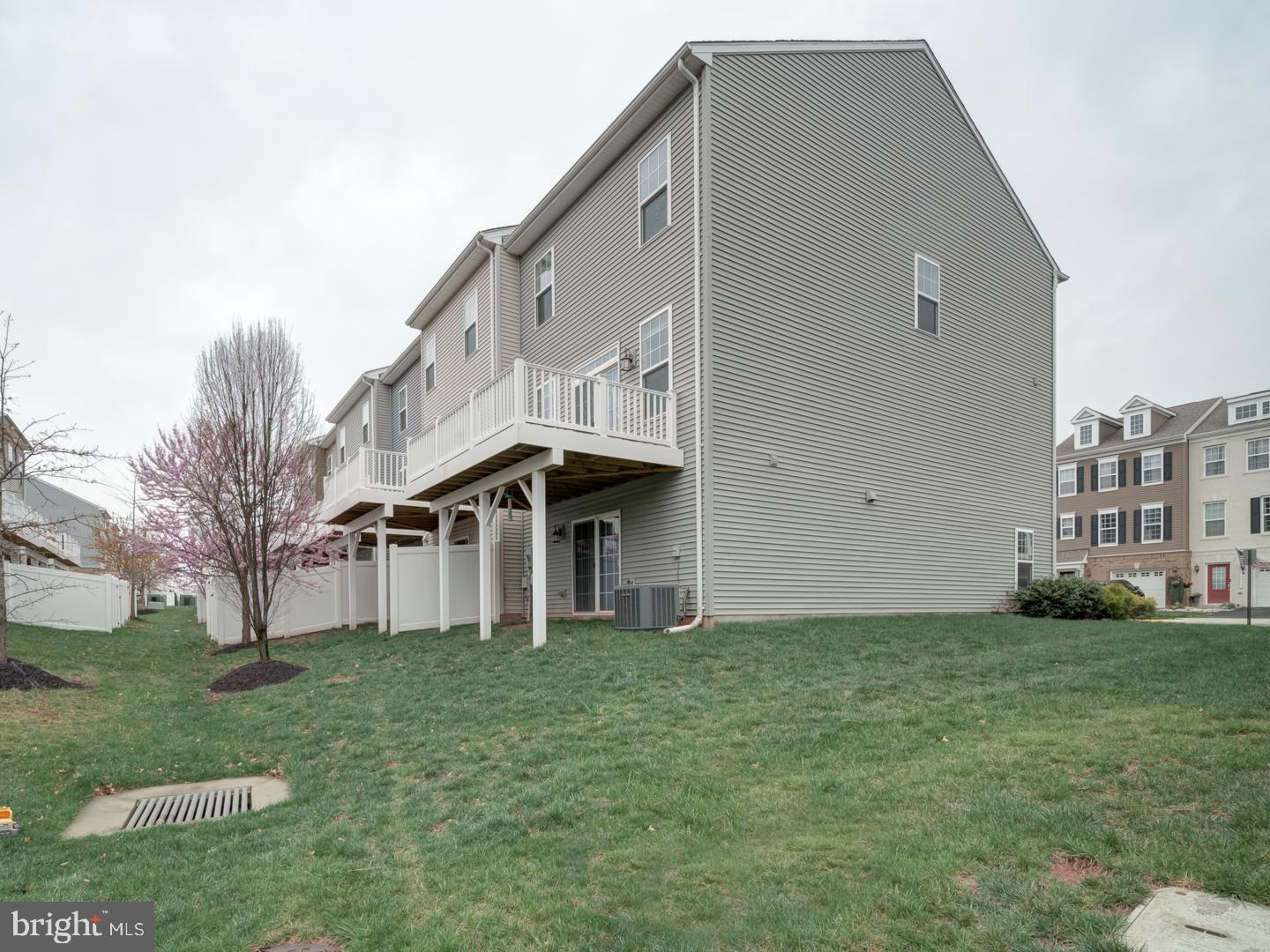 BRADLEY SQUARE - Residential