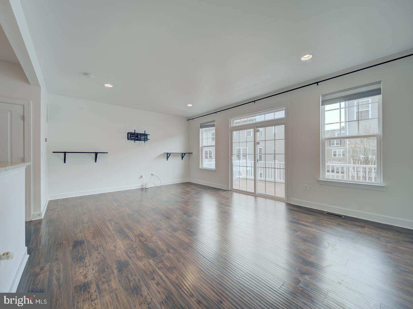 BRADLEY SQUARE - Residential