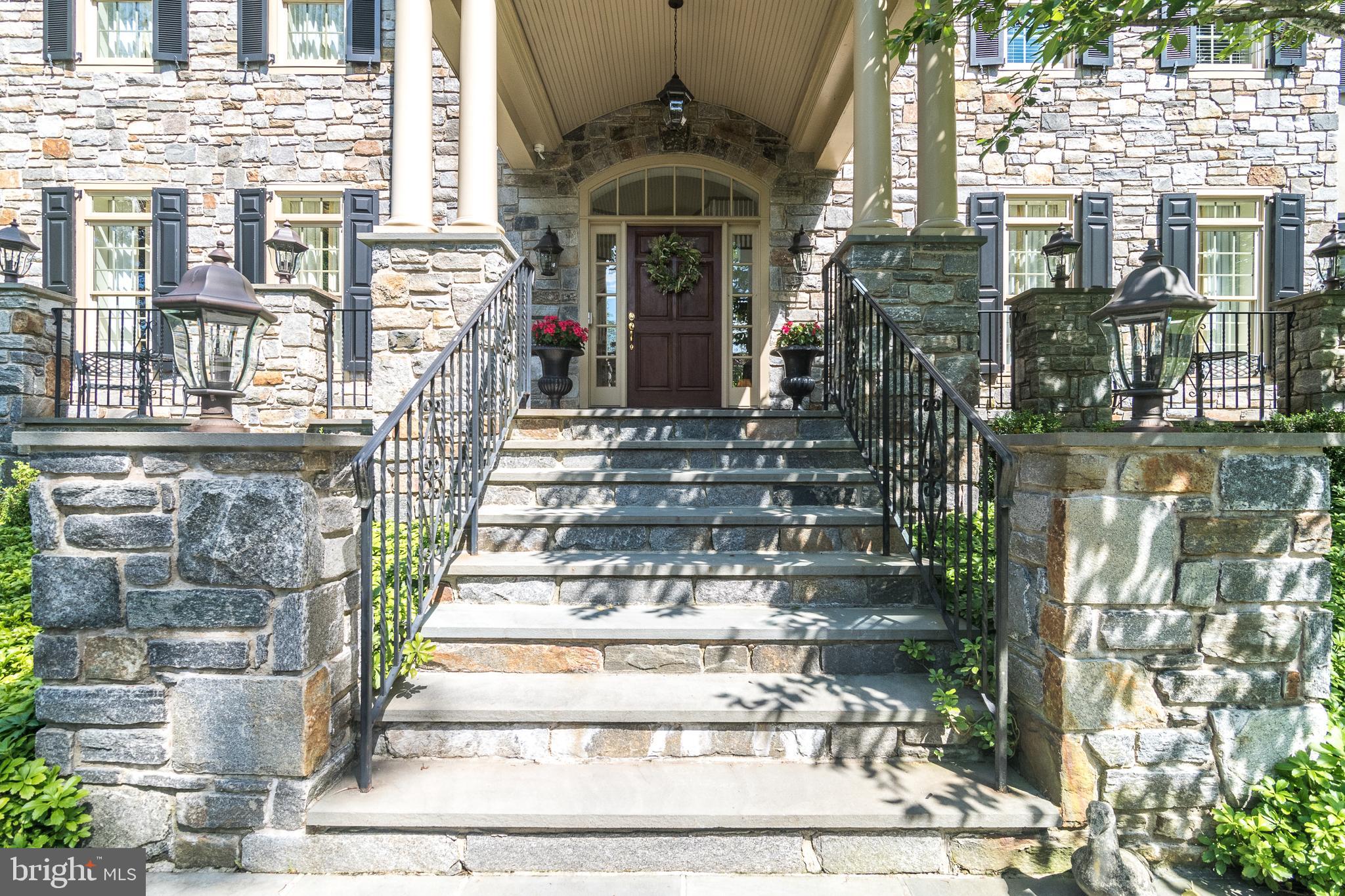 RADCLIFF MANOR - Residential