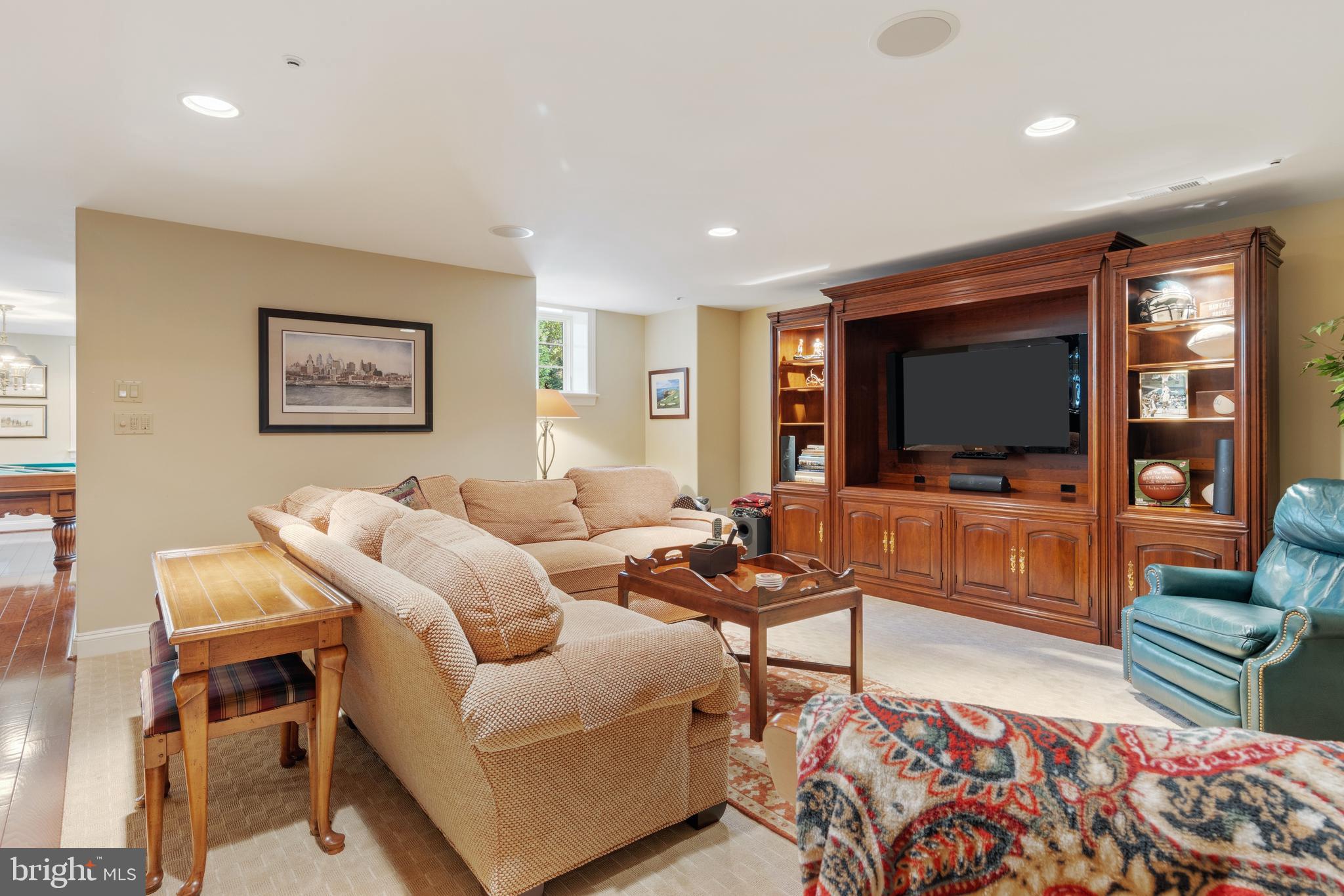 RADCLIFF MANOR - Residential