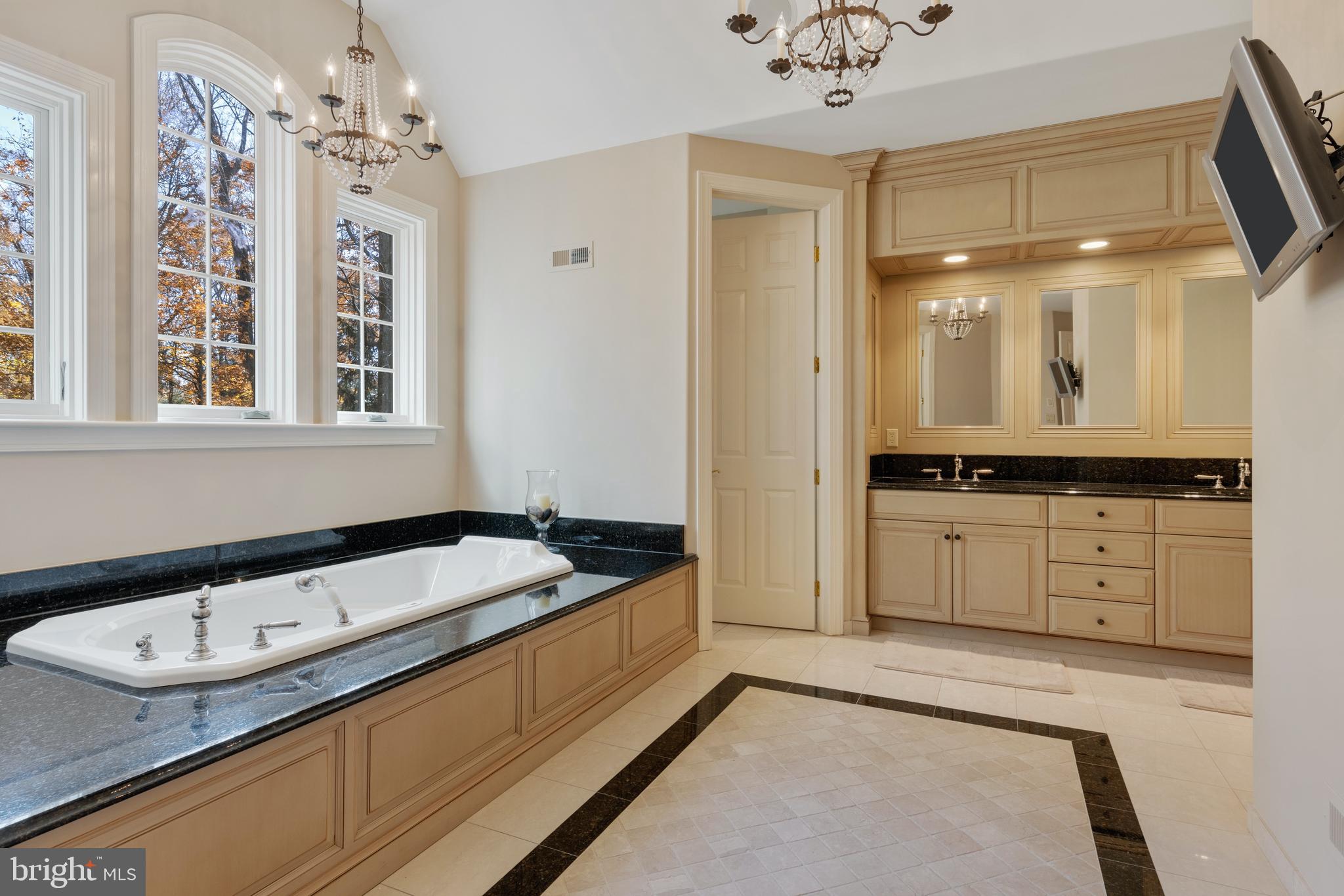 RADCLIFF MANOR - Residential