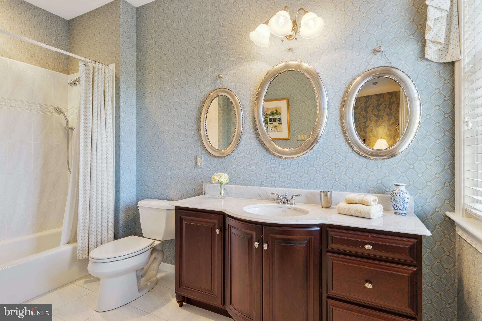 RADCLIFF MANOR - Residential