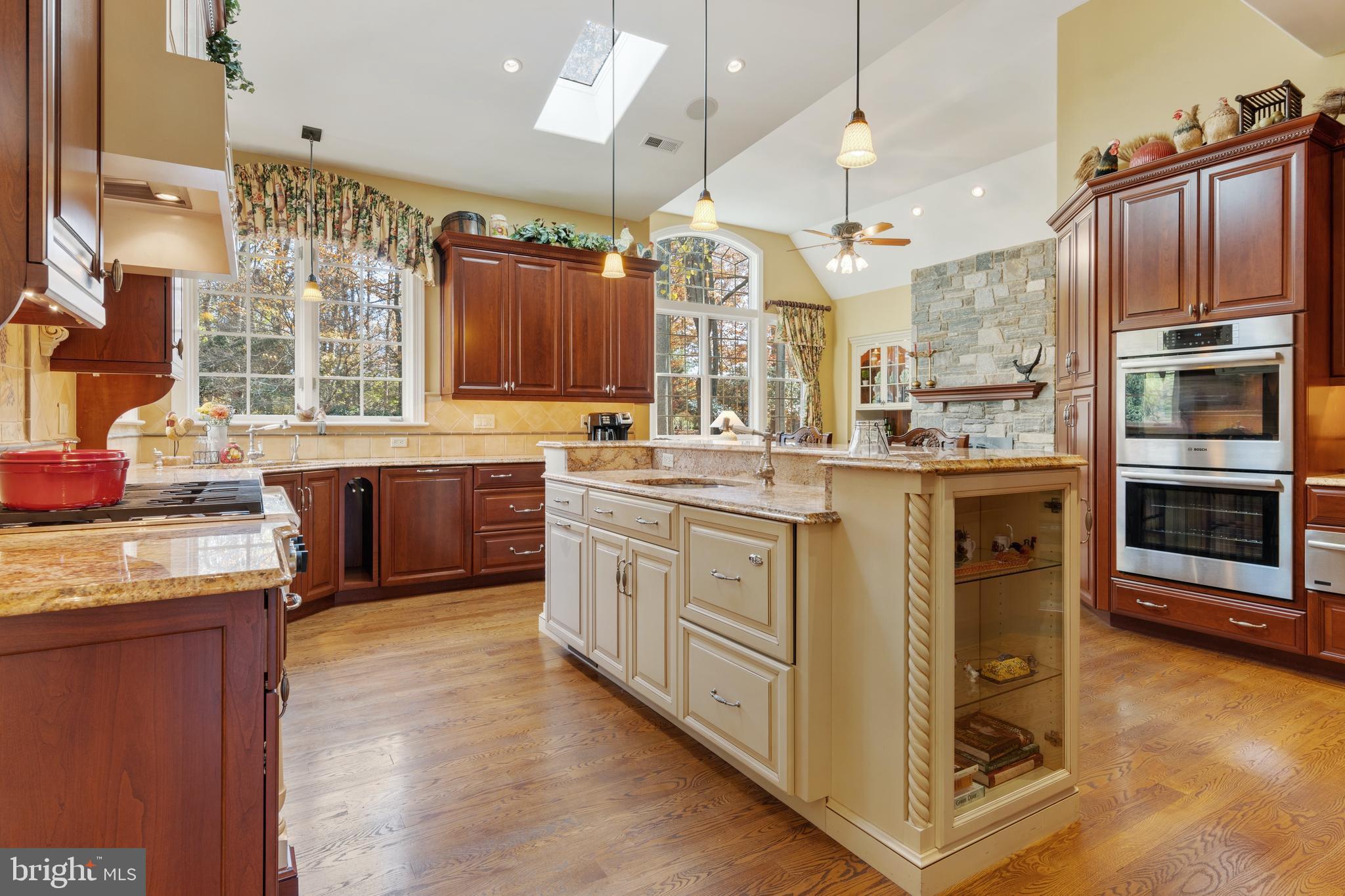 RADCLIFF MANOR - Residential